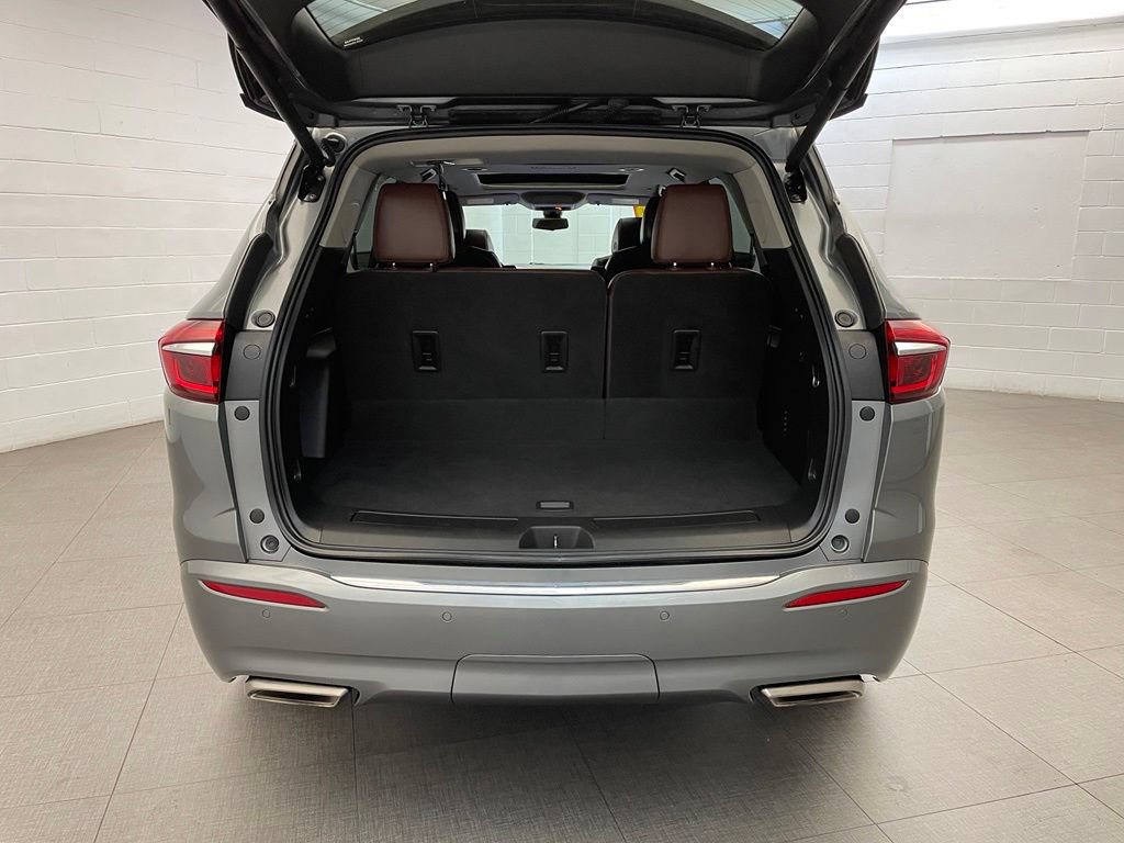 Used 2020 Buick Enclave Avenir w/ Avenir Technology Package FWD image 27