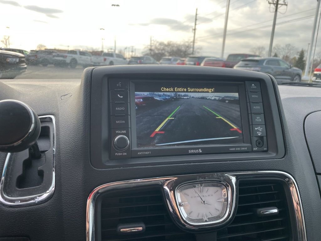 Used 2014 Chrysler Town & Country Touring image 23