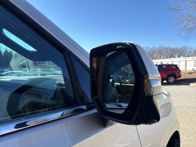 Used 2023 Chevrolet Suburban LT w/ Luxury Package image 15