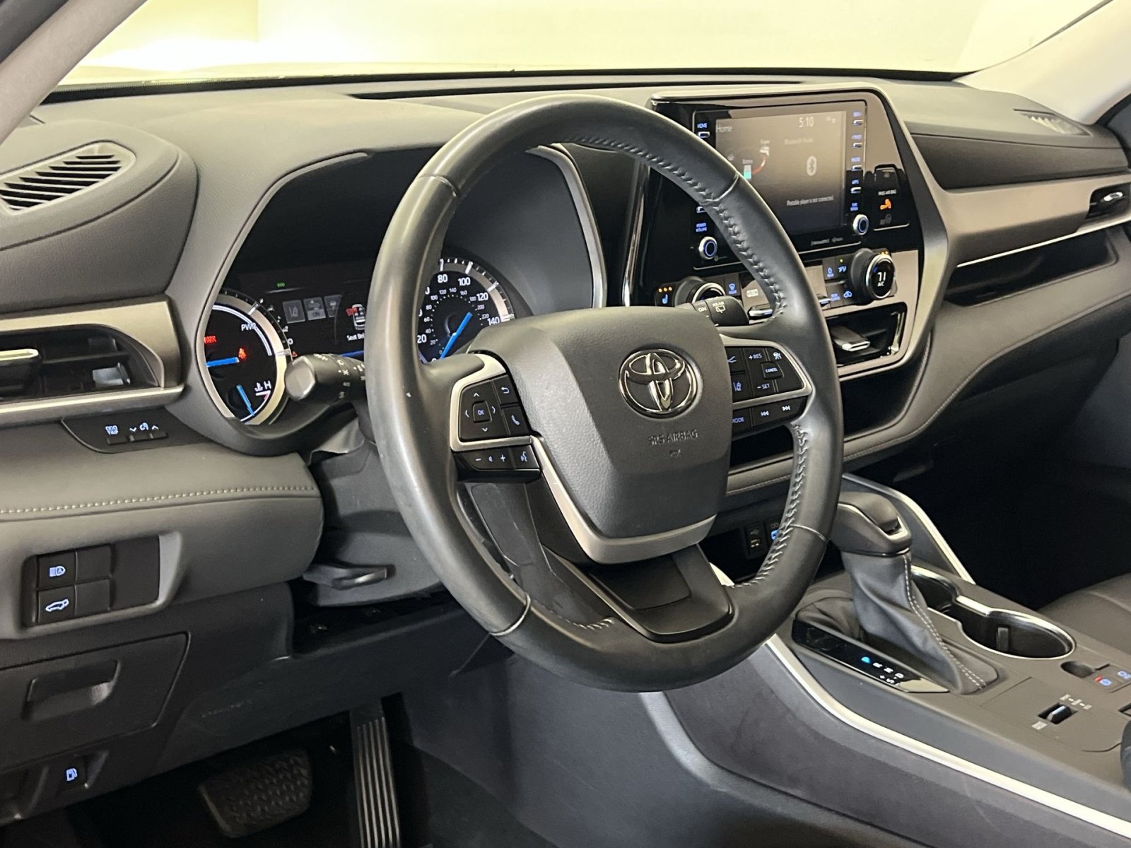 Used 2022 Toyota Highlander XLE AWD/4WD image 15