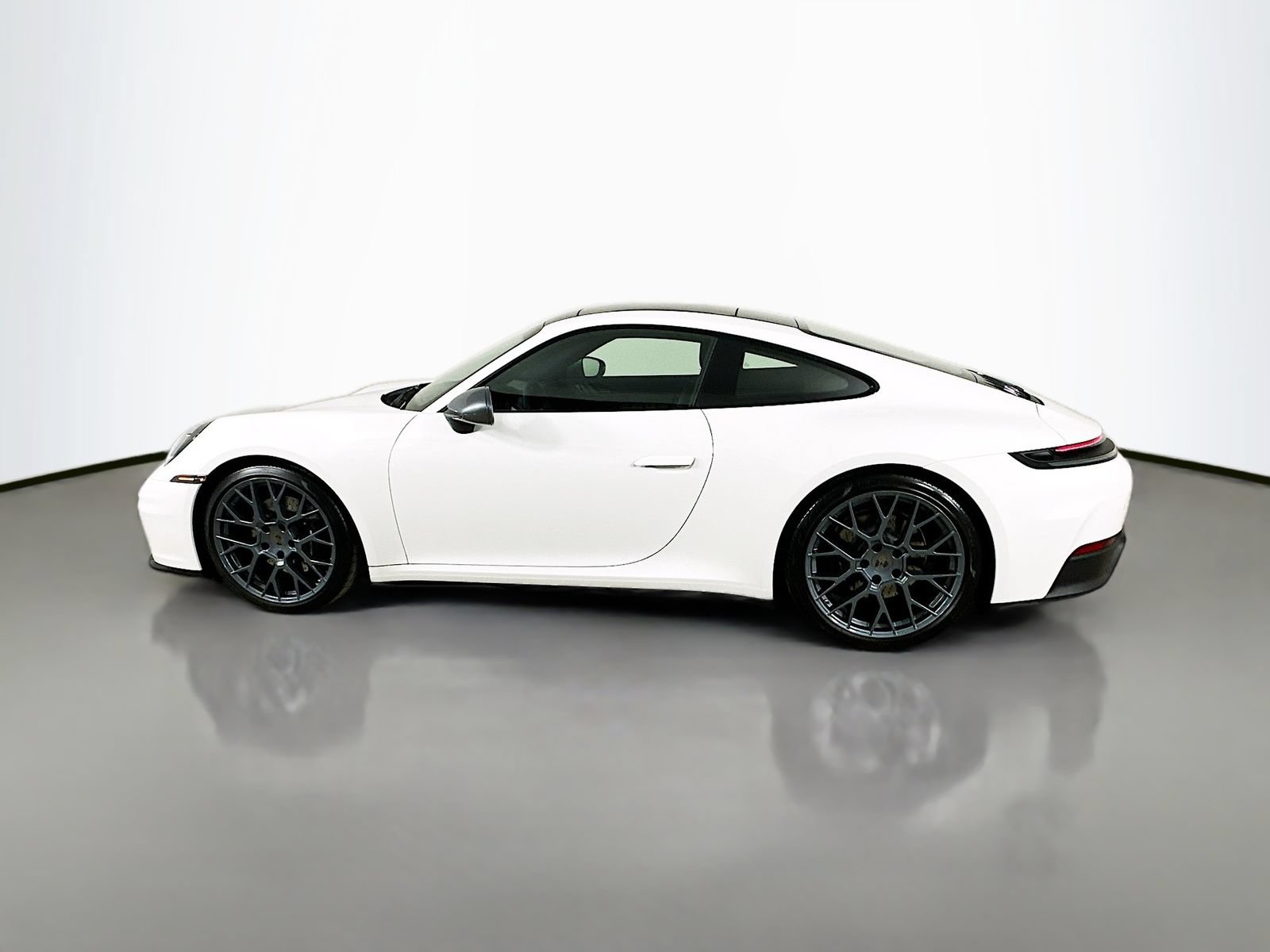 Used 2025 Porsche 911 Carrera T RWD image 8