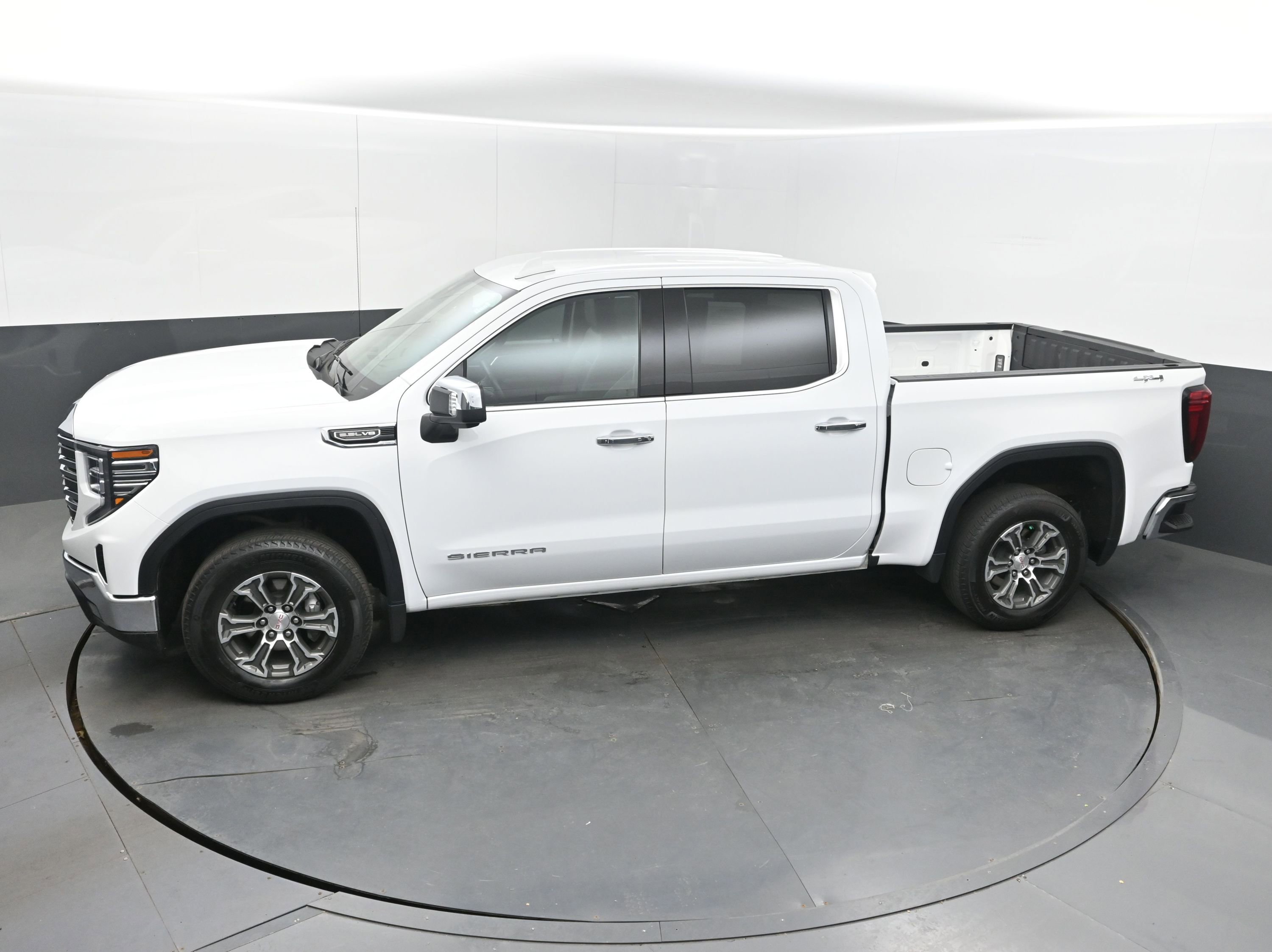 Used 2025 GMC Sierra 1500 SLT image 28