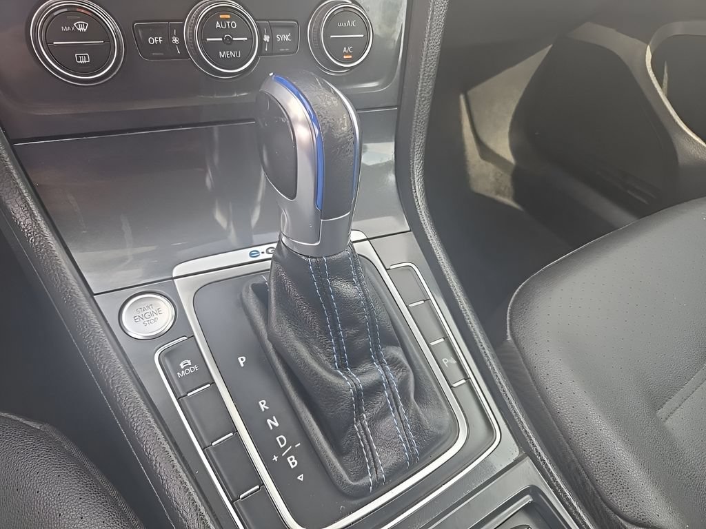 Used 2018 Volkswagen e-Golf SEL FWD image 24