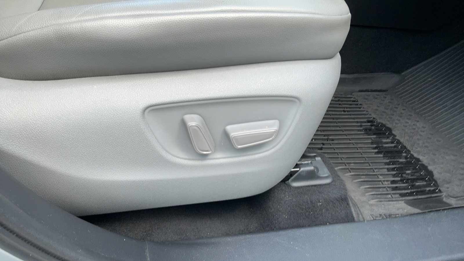 Used 2021 Toyota Highlander XLE AWD/4WD image 50