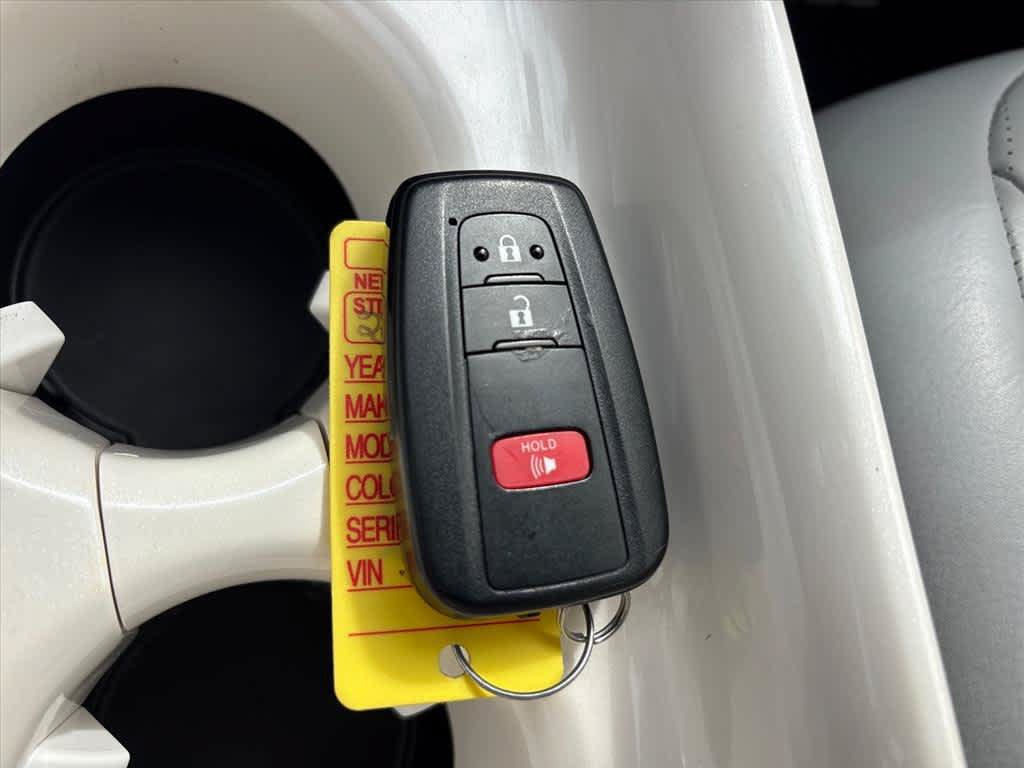 Used 2018 Toyota Prius Three Touring FWD image 20