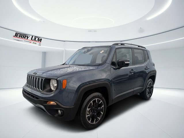 Certified 2023 Jeep Renegade Latitude w/ Sun/Sound Group AWD/4WD image 7