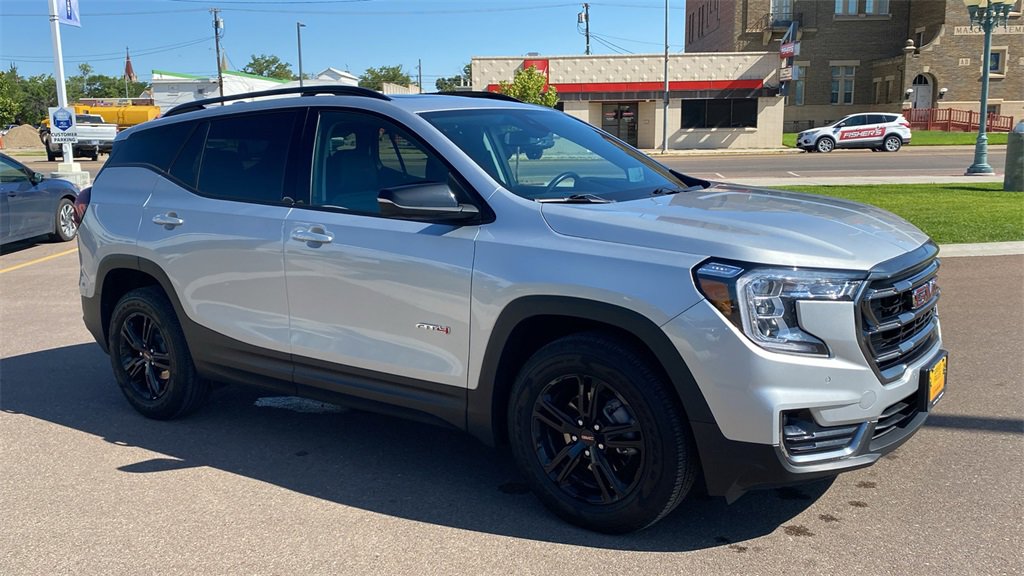 Used 2022 GMC Terrain AT4 image 3
