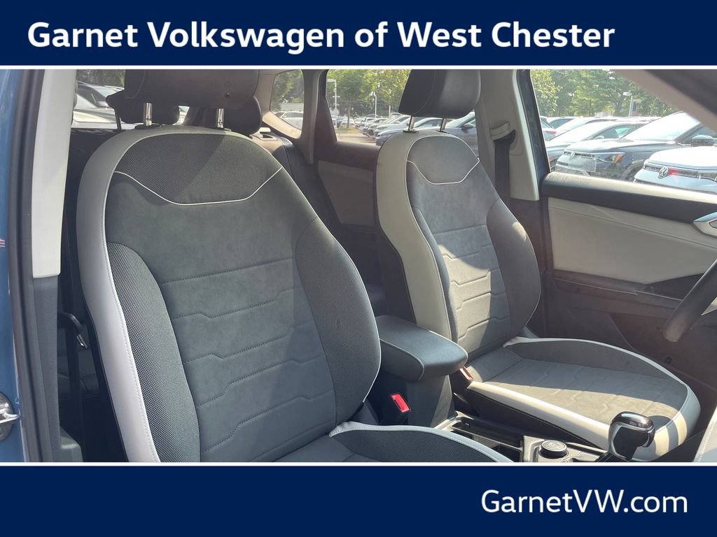 Certified 2025 Volkswagen Taos SE w/ Panoramic Sunroof Package AWD/4WD image 15