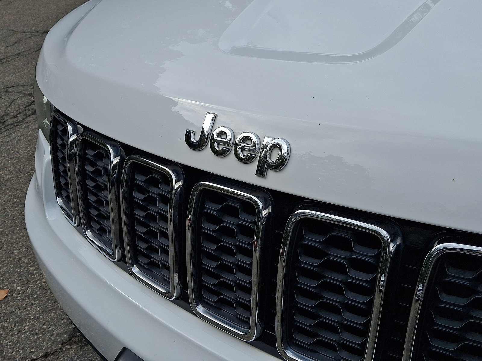 Certified 2019 Jeep Grand Cherokee Limited AWD/4WD image 4