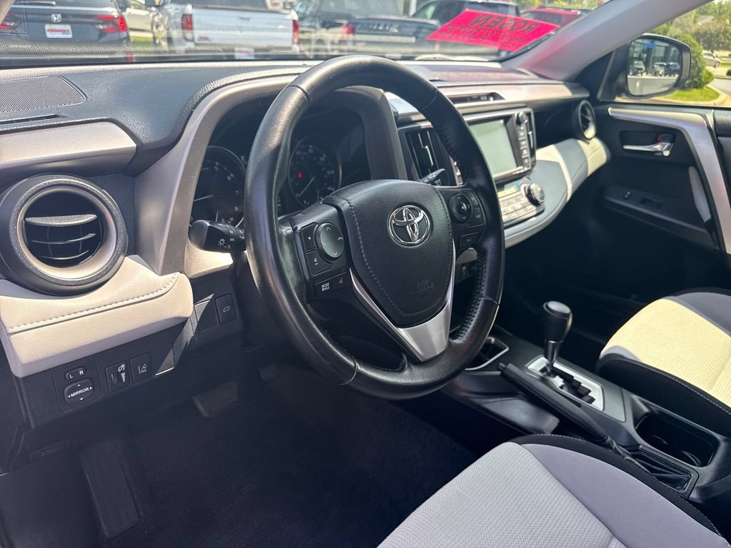 Used 2017 Toyota RAV4 XLE FWD image 14