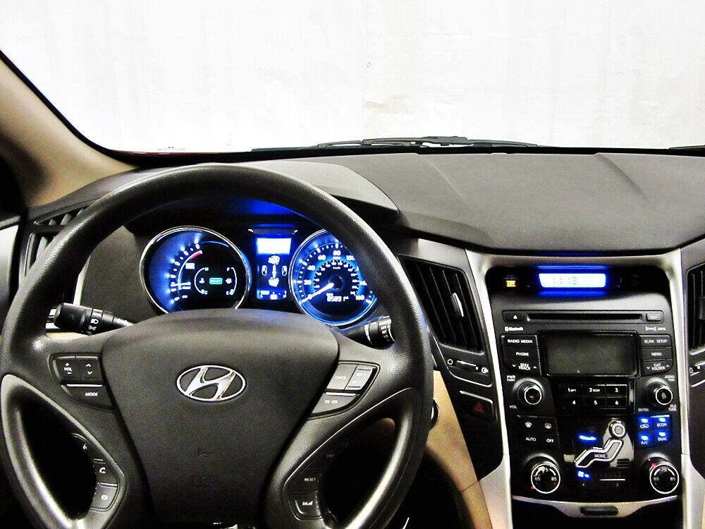 Used 2012 Hyundai Sonata Hybrid FWD image 16