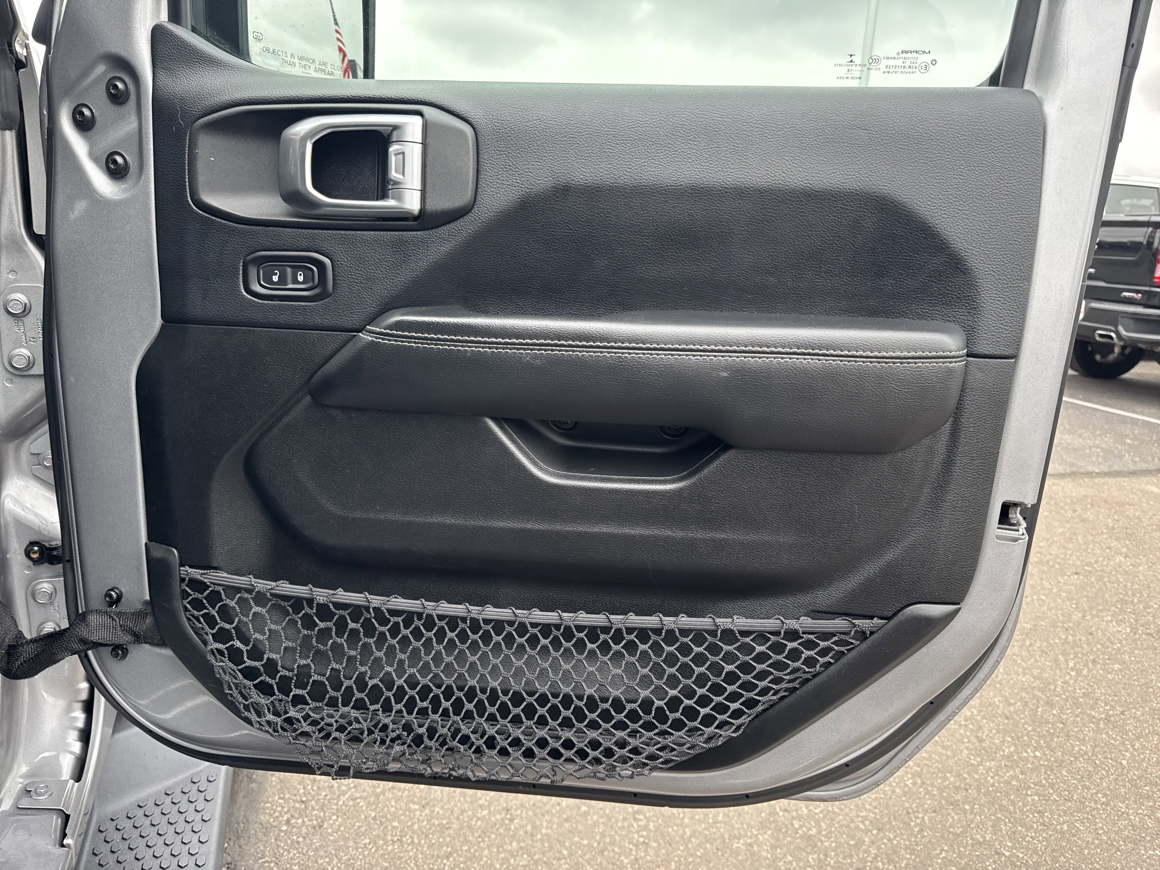 Used 2018 Jeep Wrangler Unlimited Sahara image 23