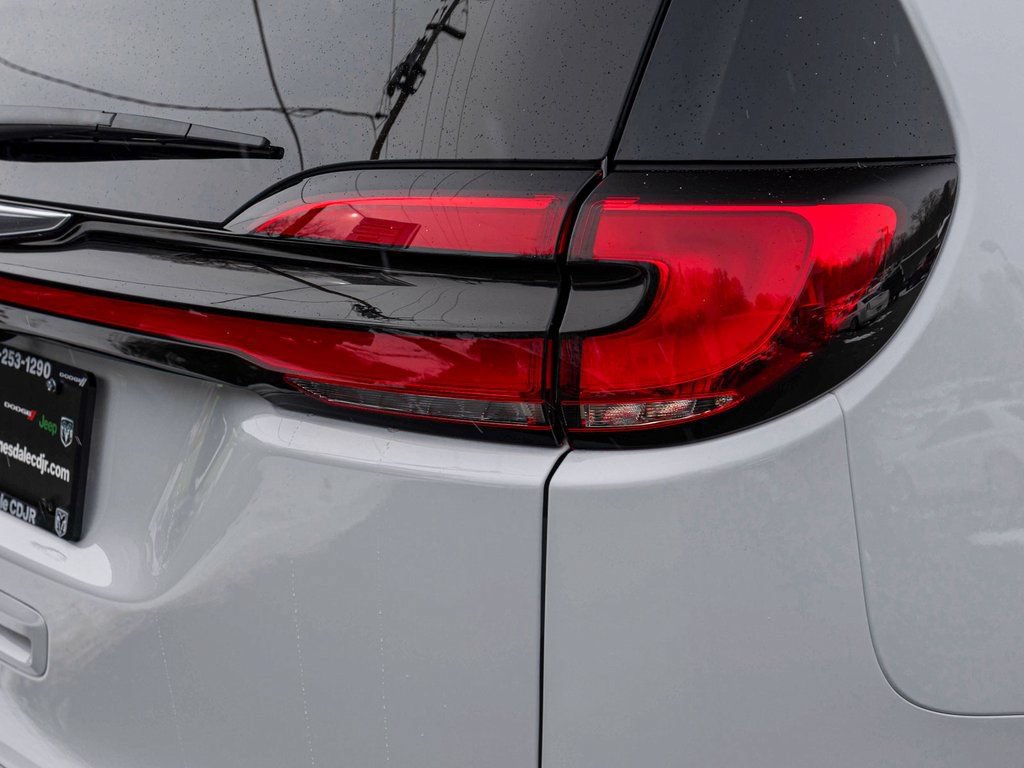New 2026 Chrysler Pacifica Pinnacle AWD/4WD image 36