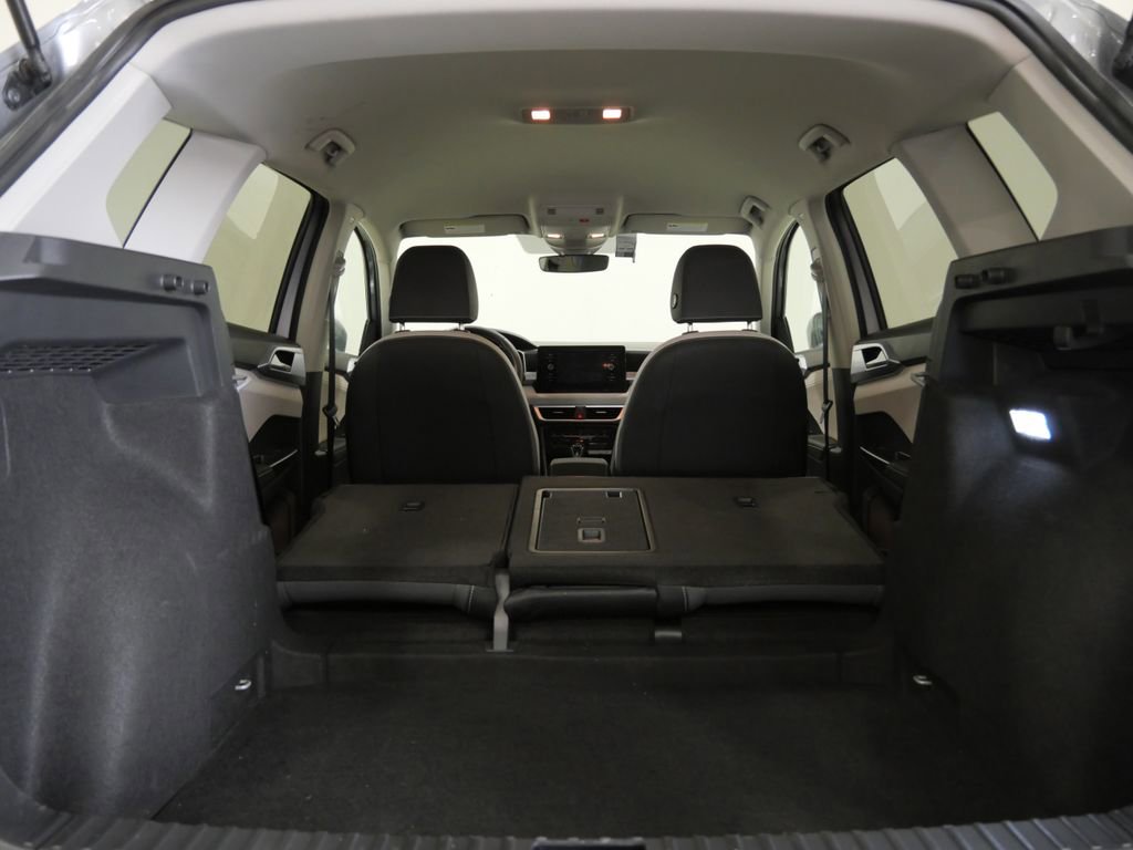 Used 2025 Volkswagen Taos SE FWD image 26
