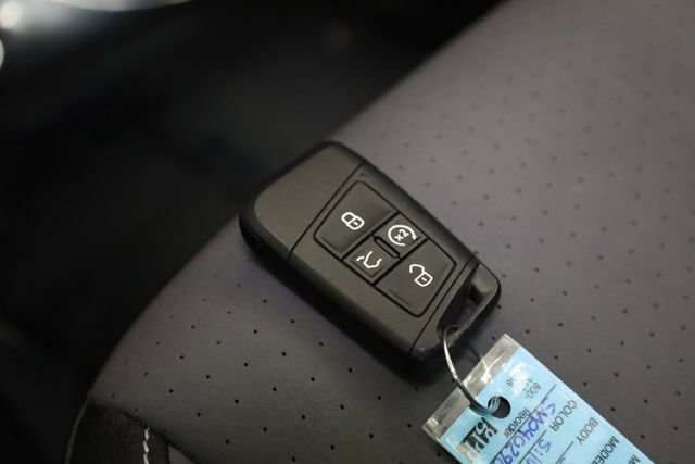 Used 2025 Volkswagen Jetta SE image 31