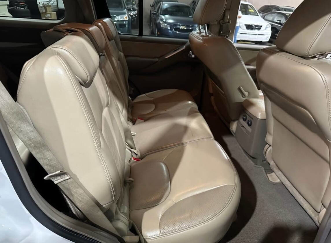 Used 2011 Nissan Pathfinder Silver image 12