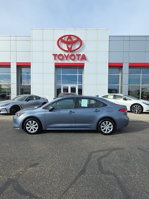 Used 2022 Toyota Corolla LE image 2