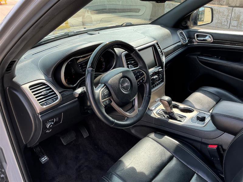 Used 2016 Jeep Grand Cherokee Overland w/ Advanced Technology Group AWD/4WD image 29
