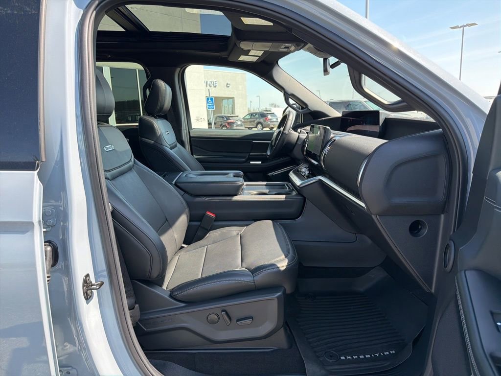 Certified 2025 Ford Expedition Max Platinum w/ Stealth Performance Package AWD/4WD image 22