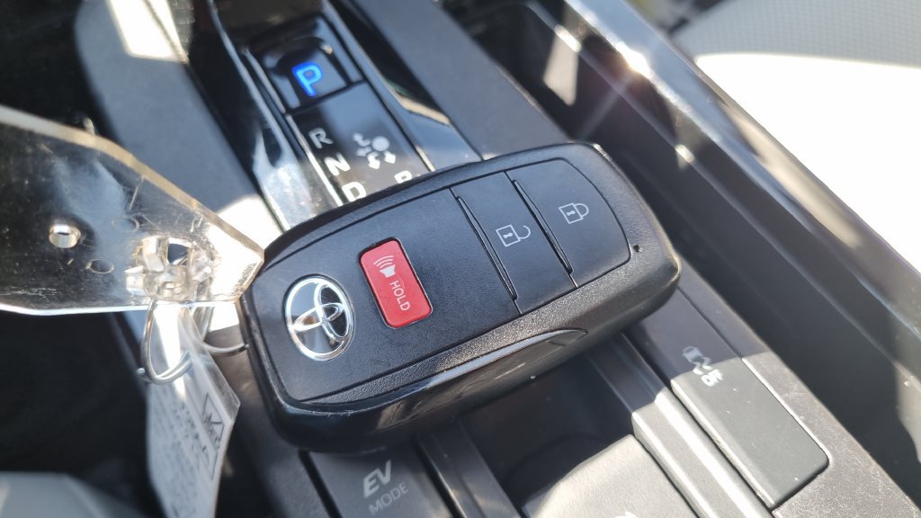 Used 2024 Toyota Prius XLE FWD image 28