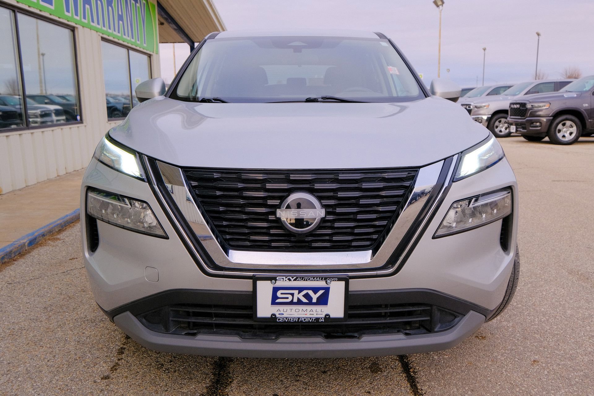 Used 2023 Nissan Rogue SV image 14