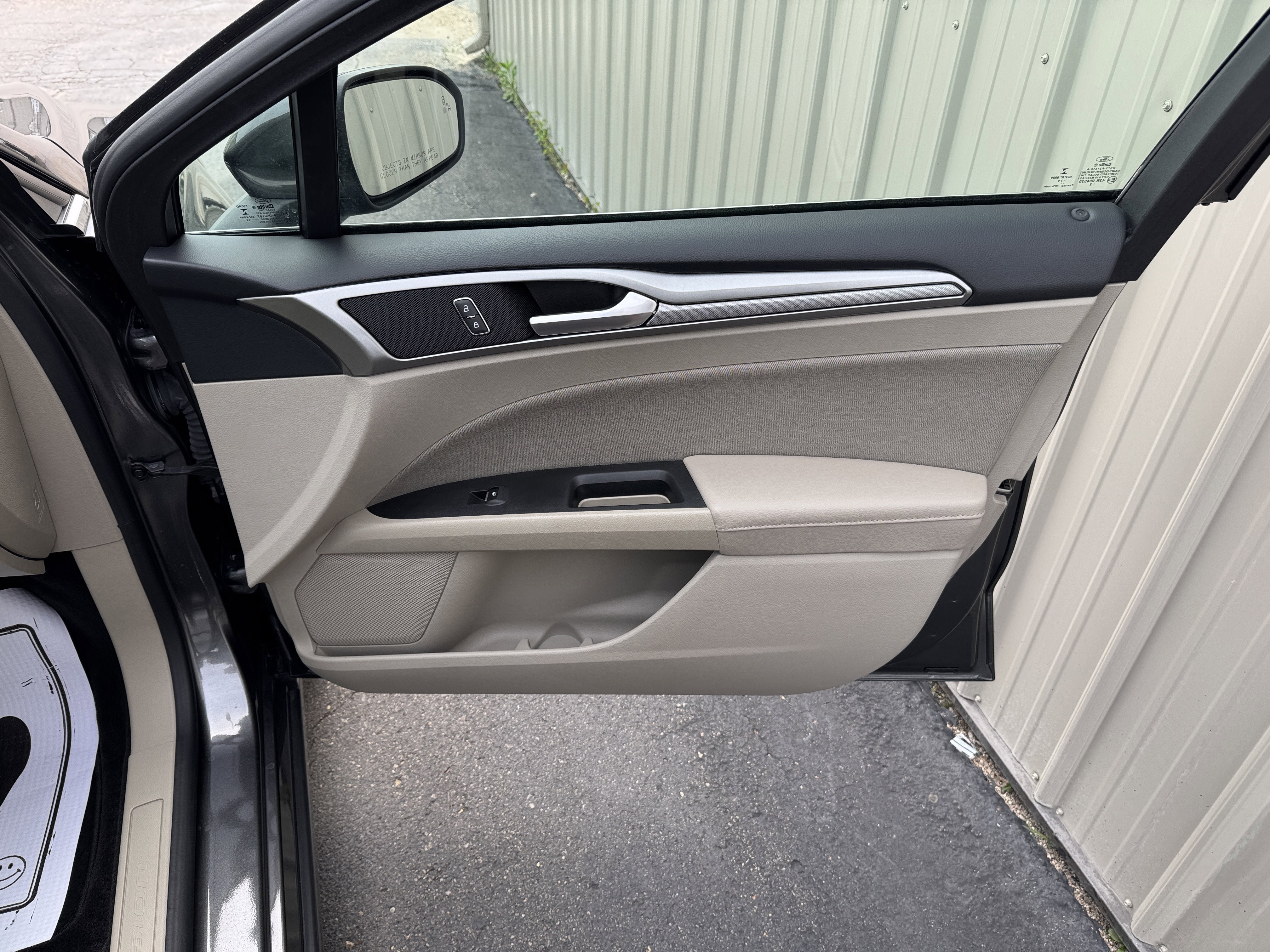 Used 2019 Ford Fusion SE FWD image 25