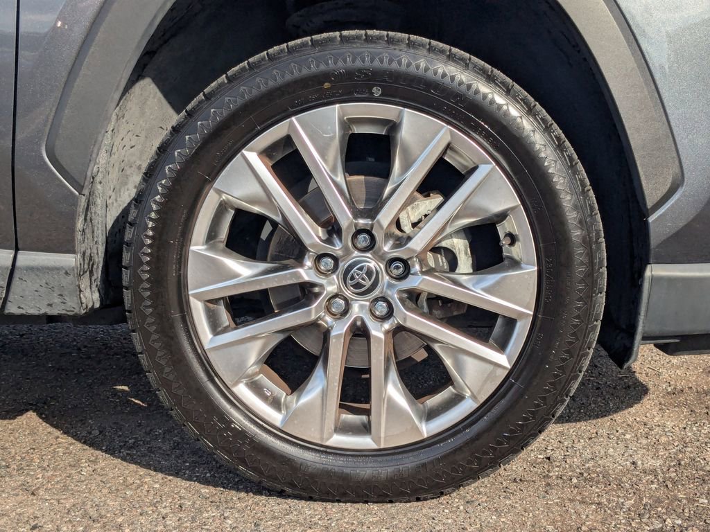 Used 2021 Toyota RAV4 XLE Premium image 12