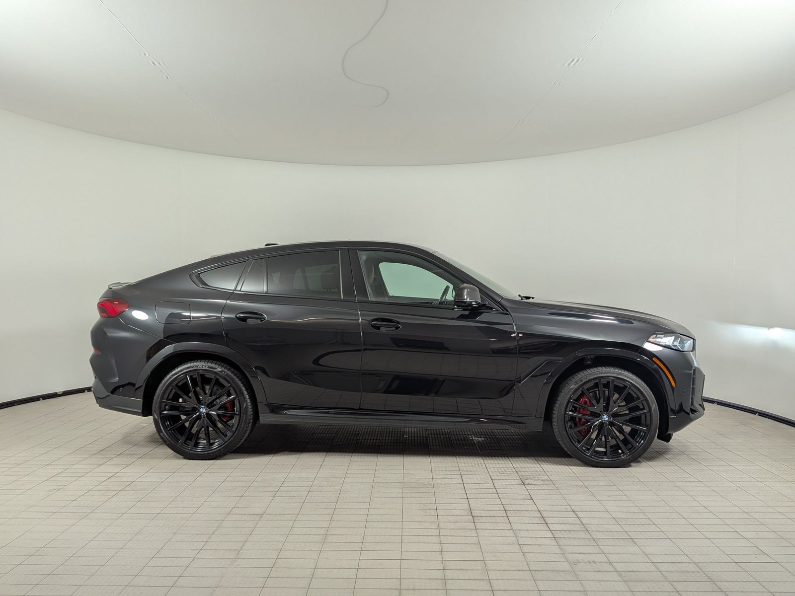 Used 2024 BMW X6 xDrive40i w/ Premium Package AWD/4WD image 7