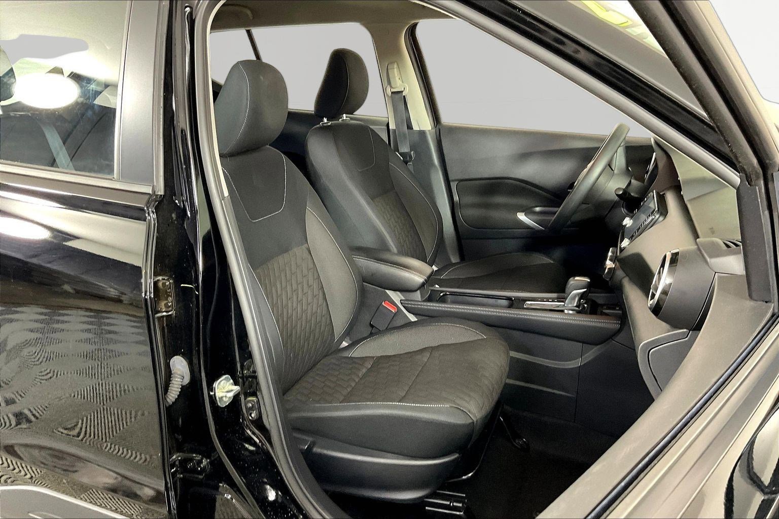 Used 2023 Nissan Kicks SV FWD image 27