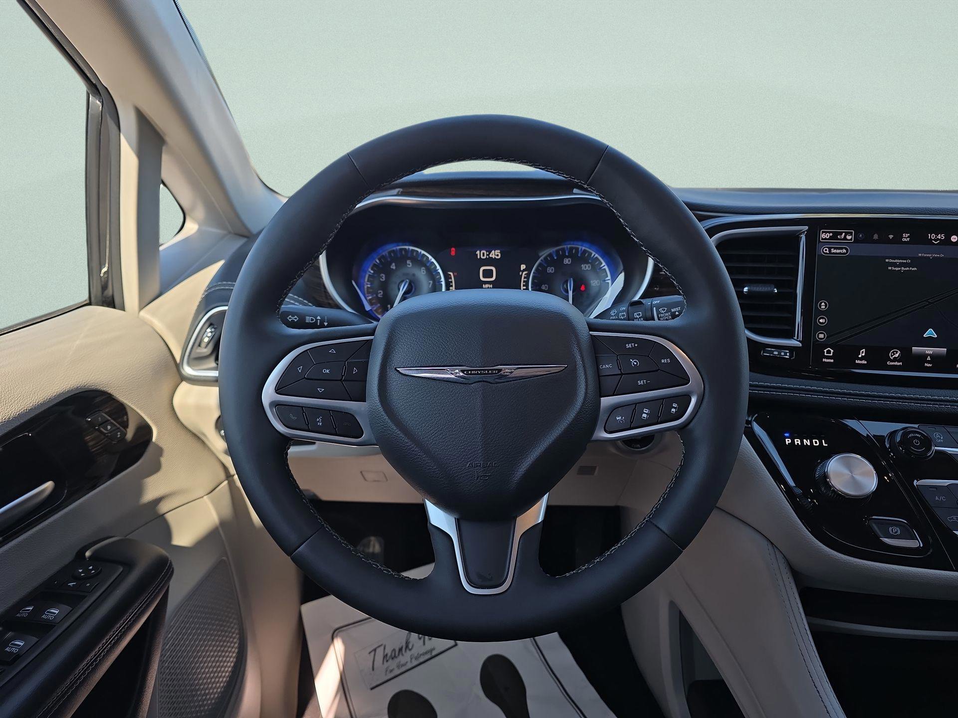 Used 2024 Chrysler Pacifica Limited FWD image 19