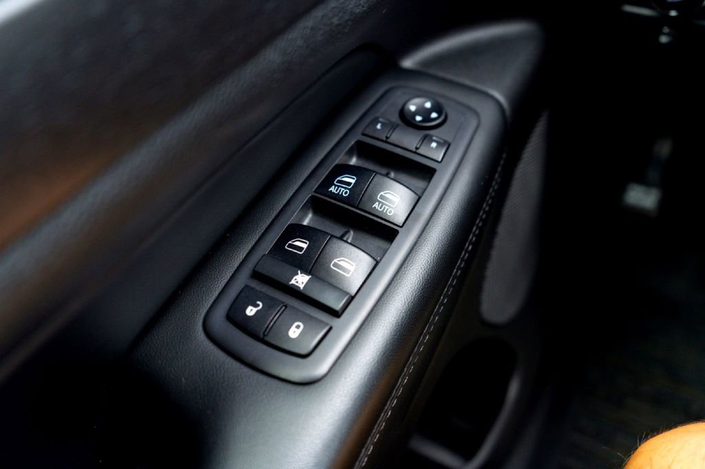 Used 2018 Jeep Grand Cherokee Altitude AWD/4WD image 22