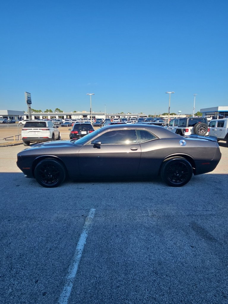 Used 2019 Dodge Challenger SXT RWD image 4