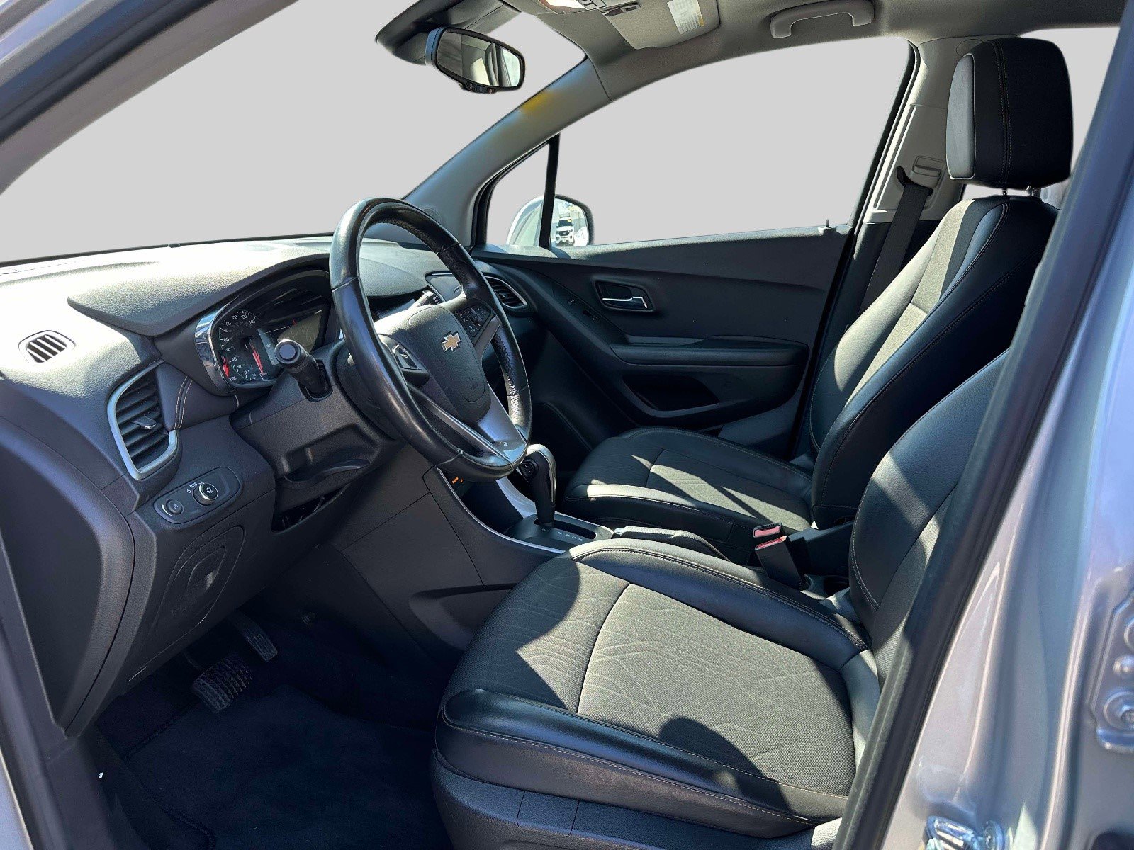 Certified 2022 Chevrolet Trax LT w/ LT Convenience Package image 14