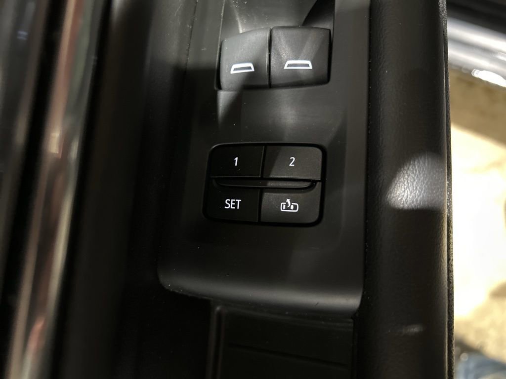 Used 2021 GMC Yukon XL SLT image 17