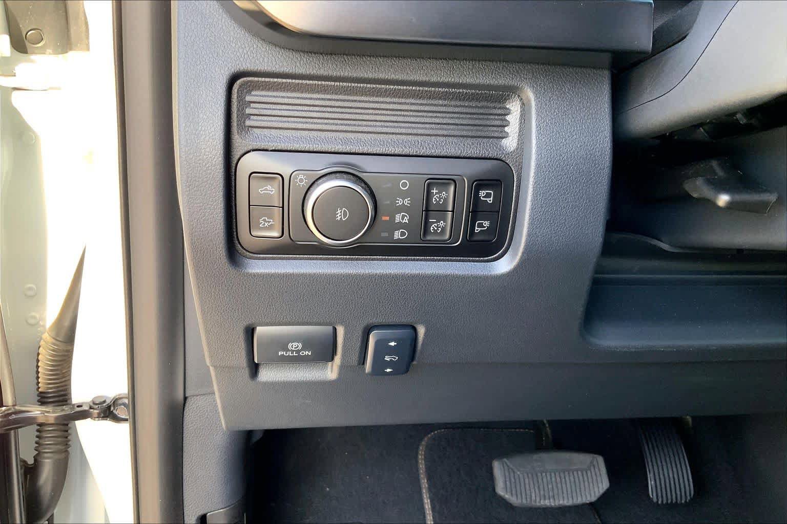 Used 2026 Ford F250 Lariat w/ Tremor Off-Road Package image 33