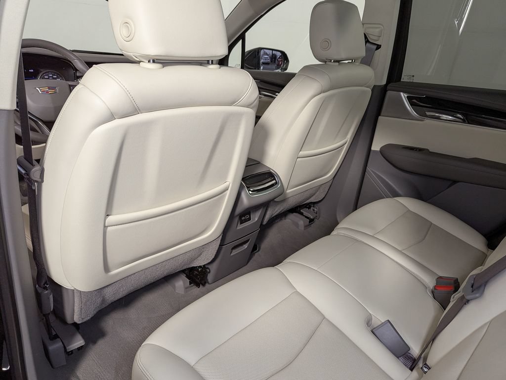 Used 2023 Cadillac XT6 Premium Luxury w/ Technology Package AWD/4WD image 48