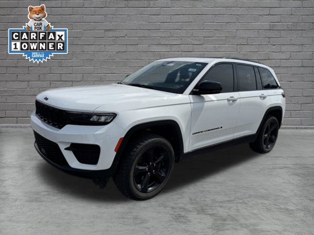 Used 2023 Jeep Grand Cherokee Altitude AWD/4WD image 3