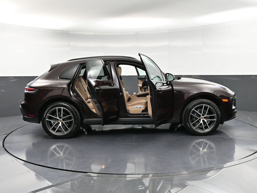 Certified 2025 Porsche Macan image 35