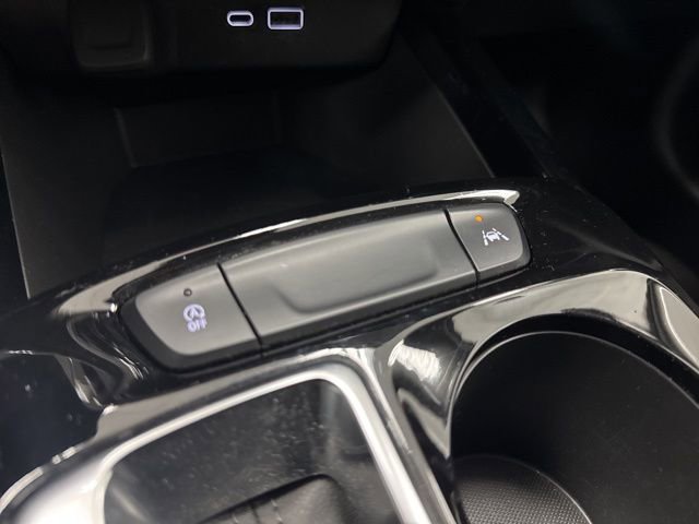 Used 2024 Chevrolet Trax LT FWD image 19