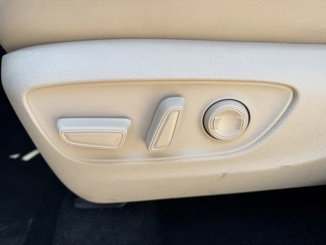 Used 2024 Toyota Highlander Platinum FWD image 27