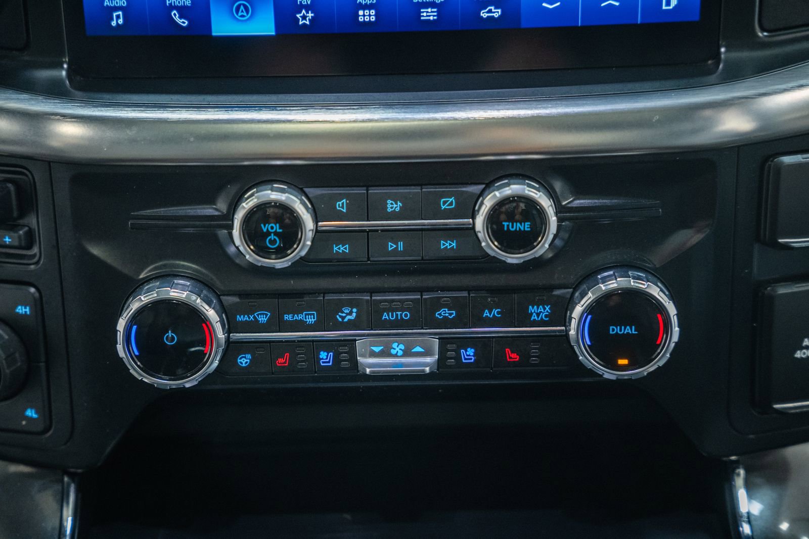 Certified 2023 Ford F150 Lariat w/ Equipment Group 502A High image 31