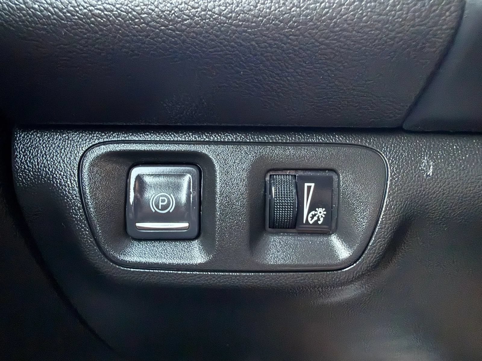 Used 2019 GMC Acadia Denali w/ Technology Package FWD image 32