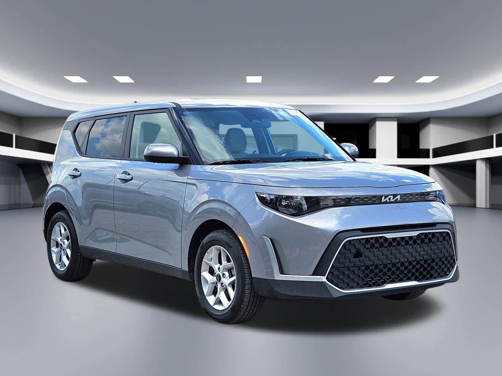 Certified 2025 Kia Soul LX FWD image 7
