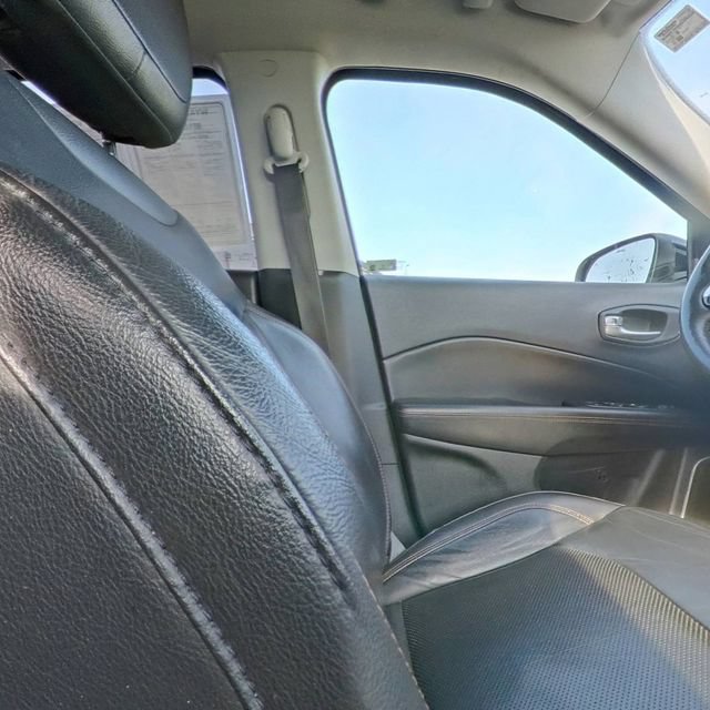 Used 2018 Jeep Compass Limited w/ Navigation Group AWD/4WD image 28