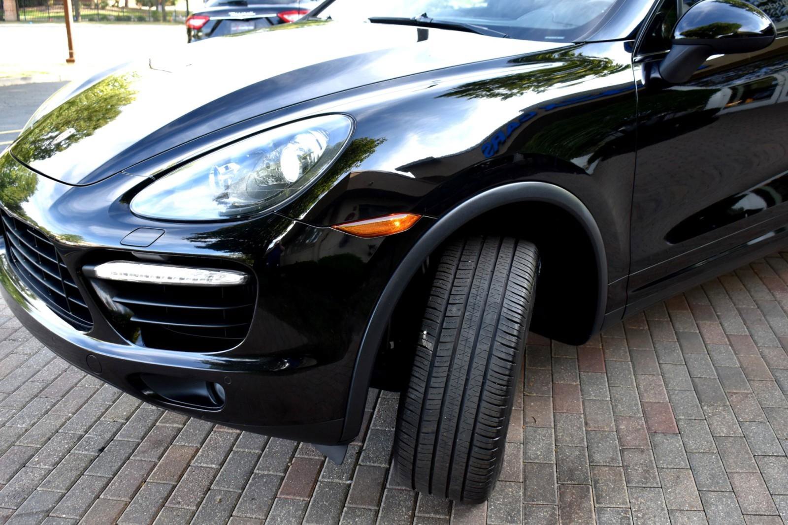 Used 2014 Porsche Cayenne Turbo w/ Comfort Plus Package (PU4) image 7