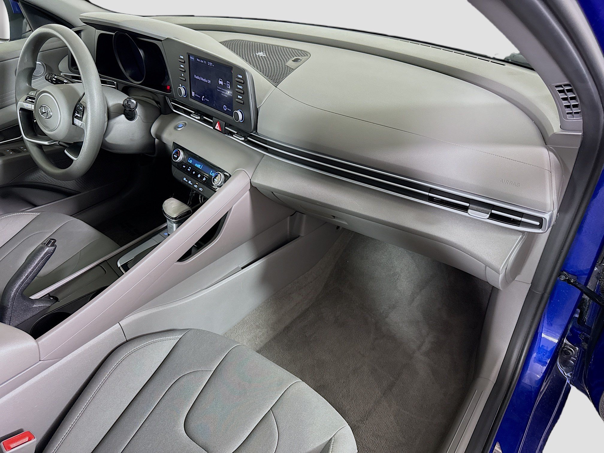 Used 2022 Hyundai Elantra SEL FWD image 30