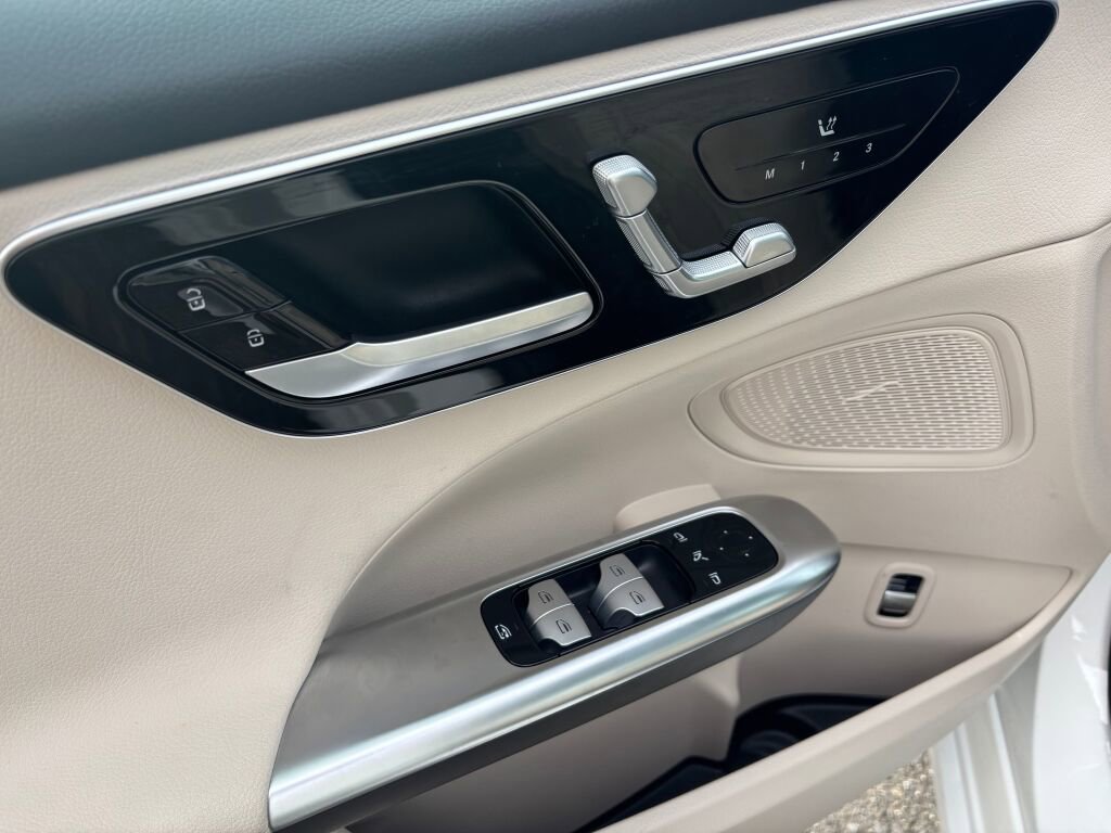 Used 2025 Mercedes-Benz C 300 4MATIC Sedan image 23