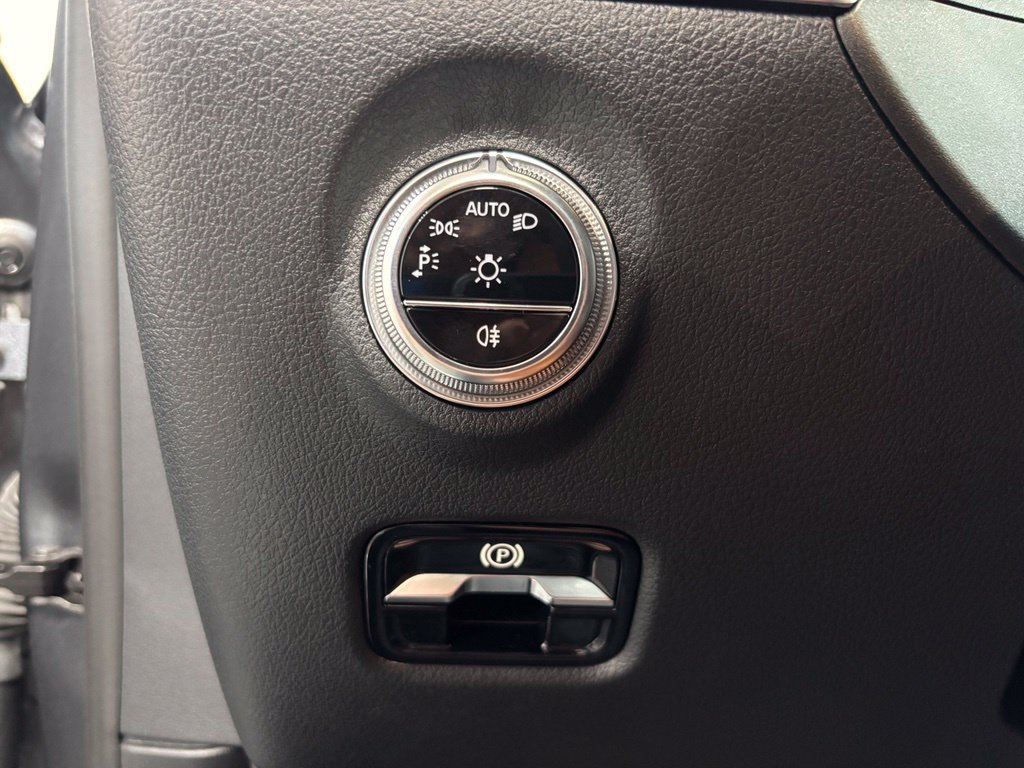 Used 2024 Mercedes-Benz C 300 4MATIC Sedan image 24