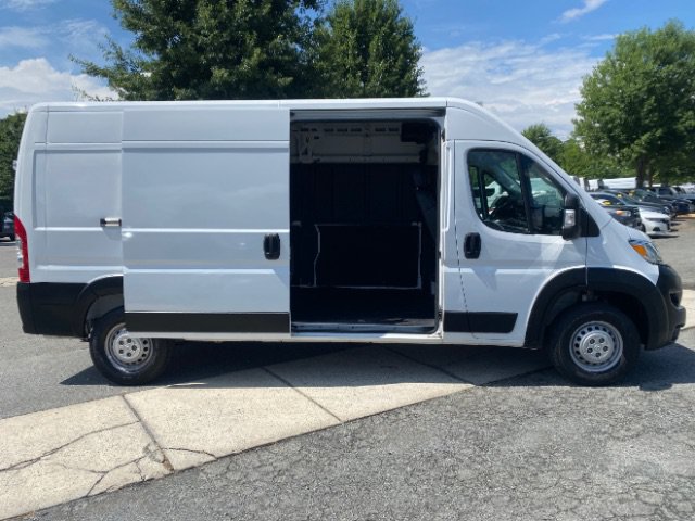 Used 2025 RAM ProMaster 2500 w/ Convenience Group FWD image 7