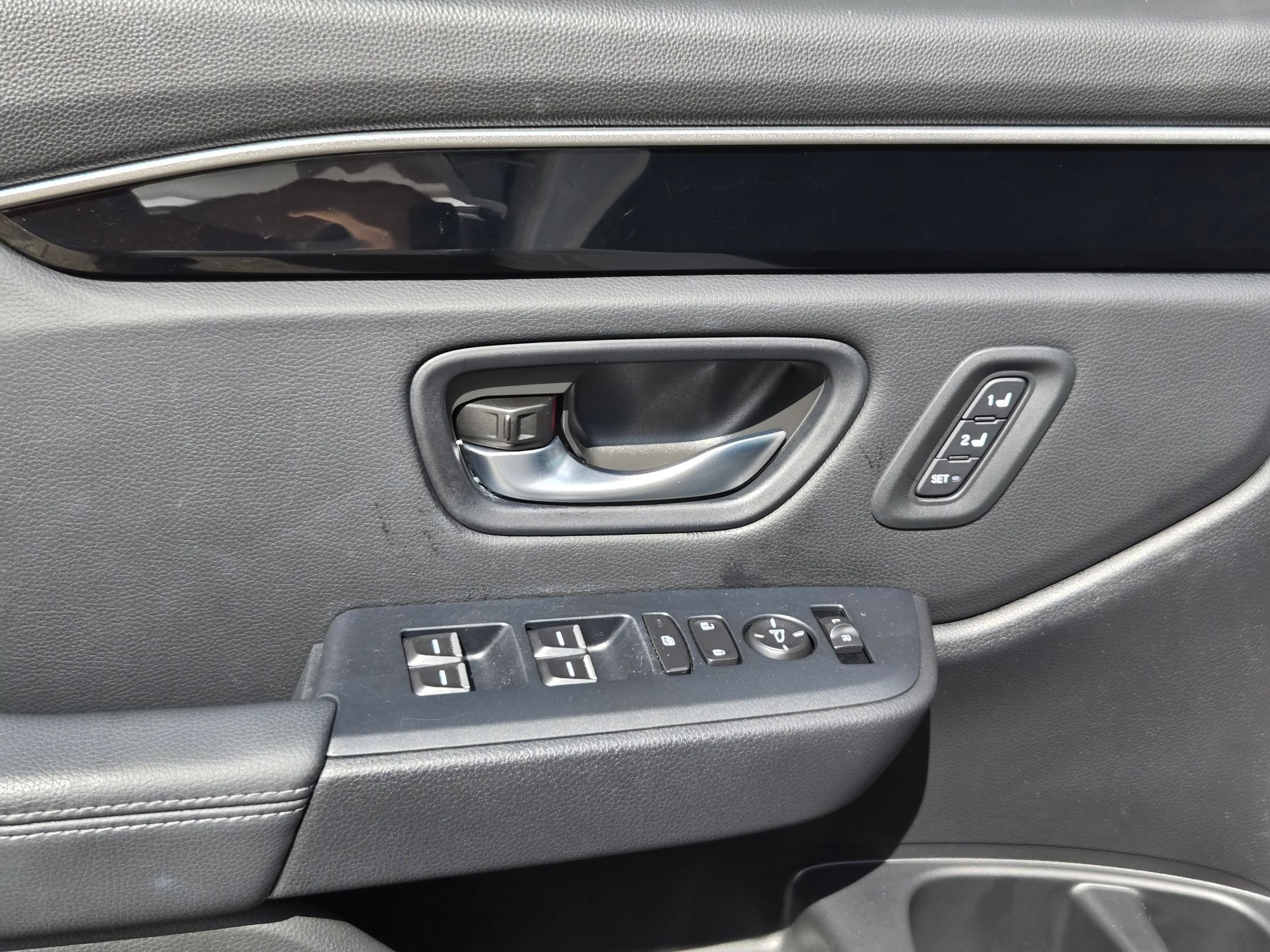 Used 2025 Honda Pilot Touring image 12